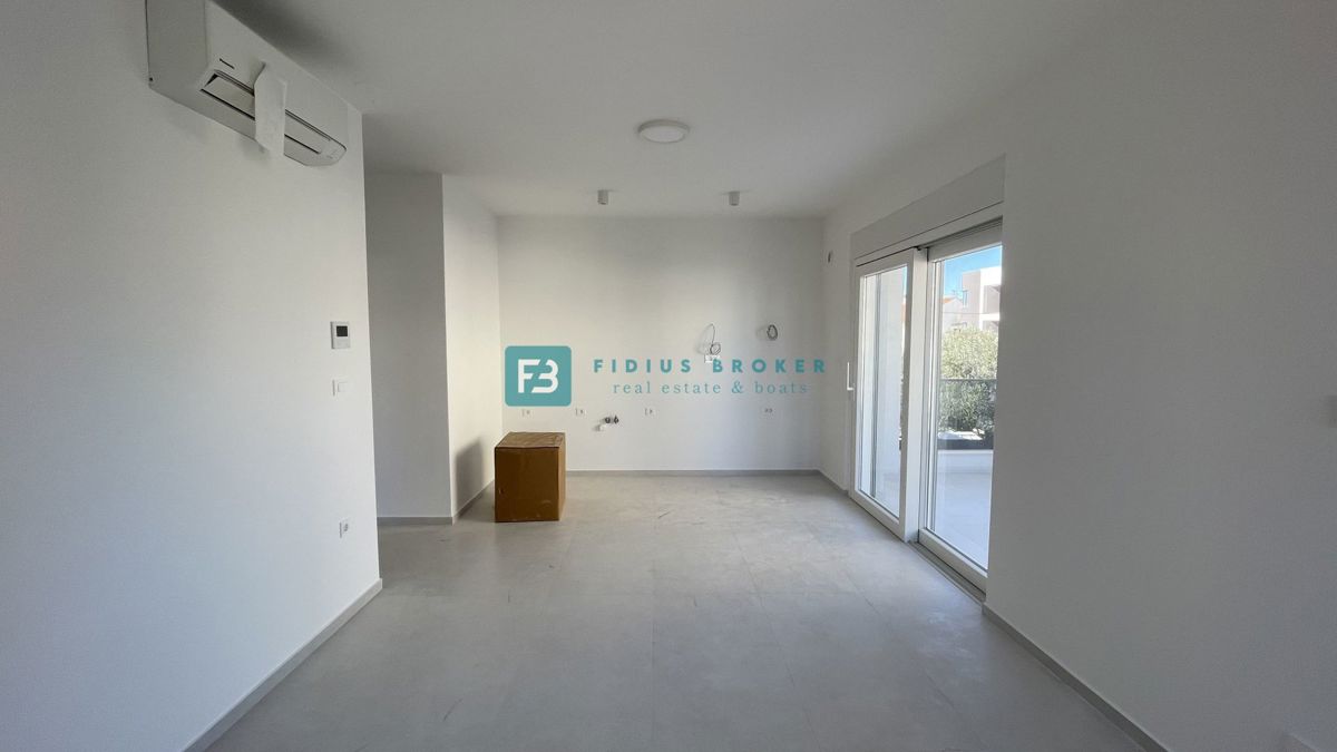 VODICE, novogradnja, 1. nadstropje, moderno stanovanje, 650 m do plaže