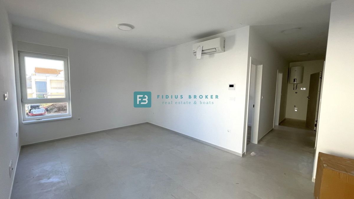 VODICE, novogradnja, 1. nadstropje, moderno stanovanje, 650 m do plaže