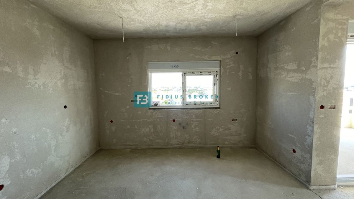 VODICE, novogradnja, 2. nadstropje, pogled na morje, terasa, shramba