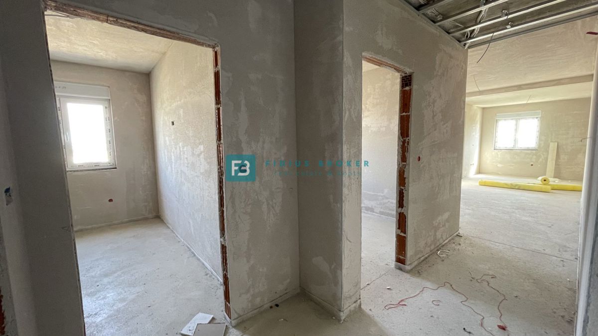 VODICE, novogradnja, 2. nadstropje, pogled na morje, terasa, shramba