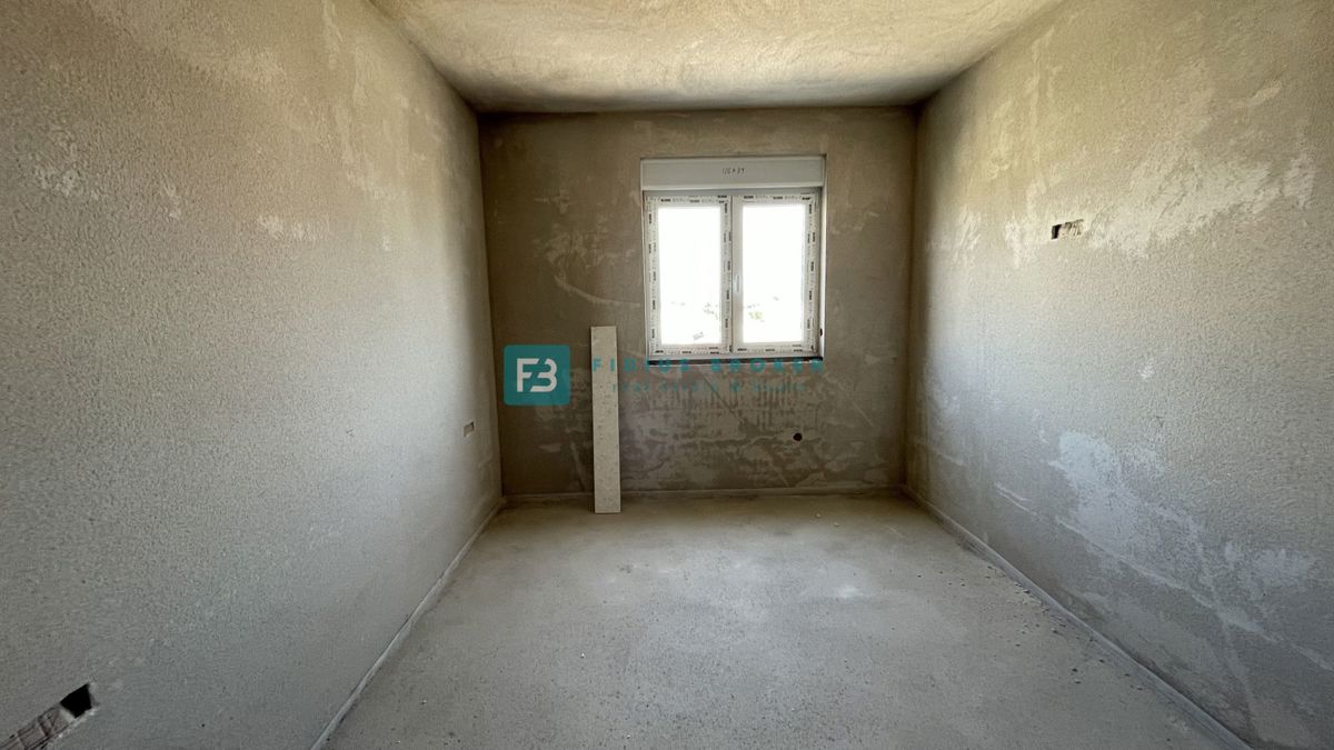 VODICE, novogradnja, 2. nadstropje, pogled na morje, terasa, shramba