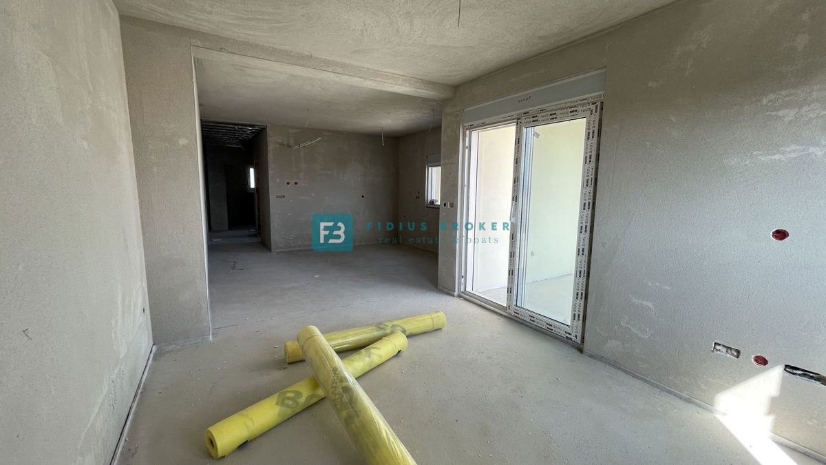 VODICE, novogradnja, 2. nadstropje, pogled na morje, terasa, shramba