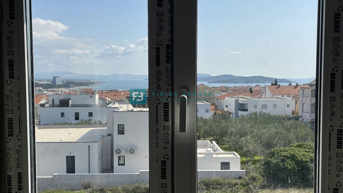 VODICE, novogradnja, 2. nadstropje, pogled na morje, terasa, shramba