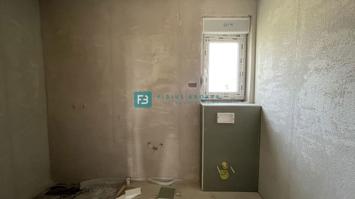 VODICE, novogradnja, 2. nadstropje, pogled na morje, terasa, shramba