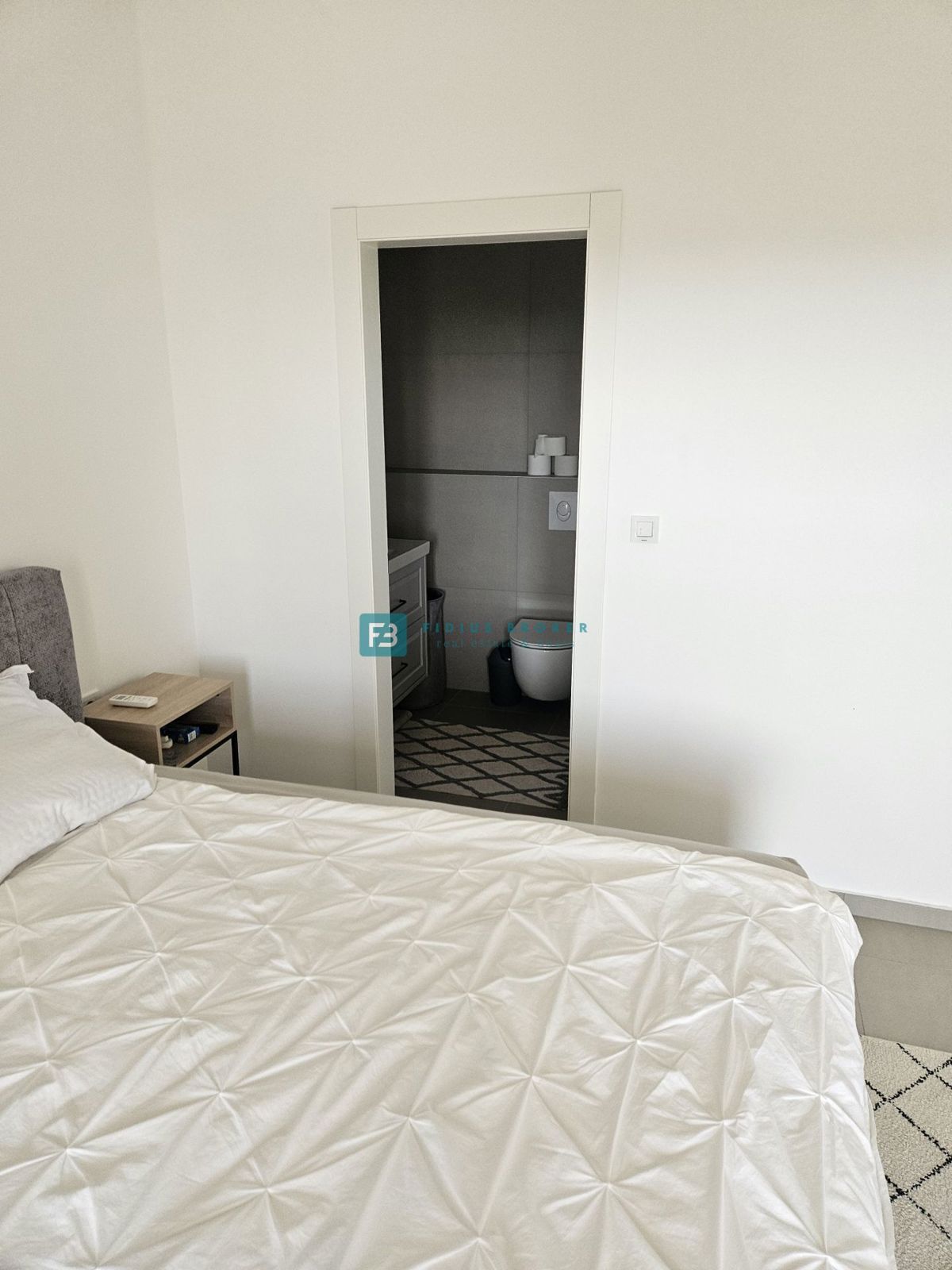 VODICE, novogradnja, luksuzno opremljena hiša, pogled na morje, bazen, garaža