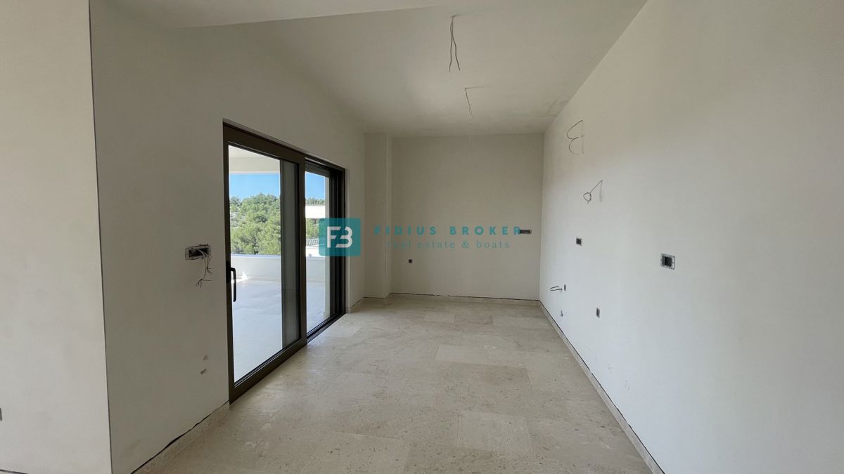 VODICE, novogradnja, 1. nadstropje, pogled na morje, 3 sobe, dvigalo, parkirišče, shramba