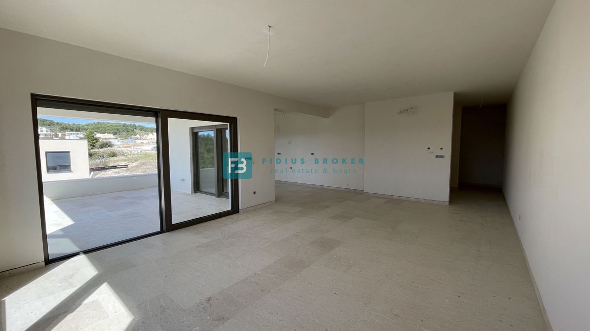 VODICE, novogradnja, 1. nadstropje, pogled na morje, 3 sobe, dvigalo, parkirišče, shramba