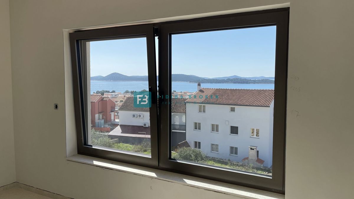 VODICE, novogradnja, 1. nadstropje, pogled na morje, 3 sobe, dvigalo, parkirišče, shramba