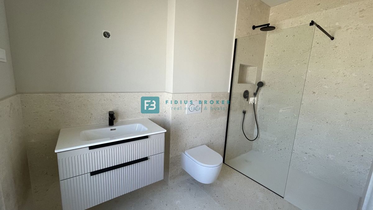 VODICE, novogradnja, 1. nadstropje, pogled na morje, 3 sobe, dvigalo, parkirišče, shramba