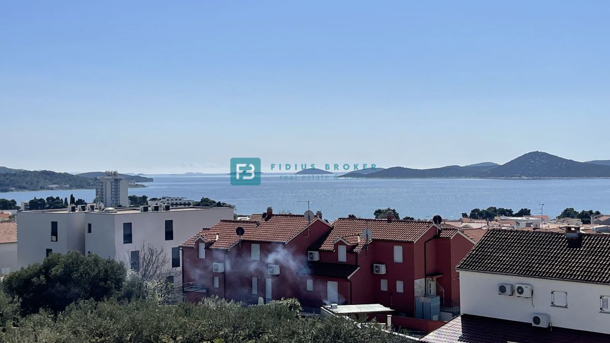 VODICE, novogradnja, 1. nadstropje, pogled na morje, 3 sobe, dvigalo, parkirišče, shramba