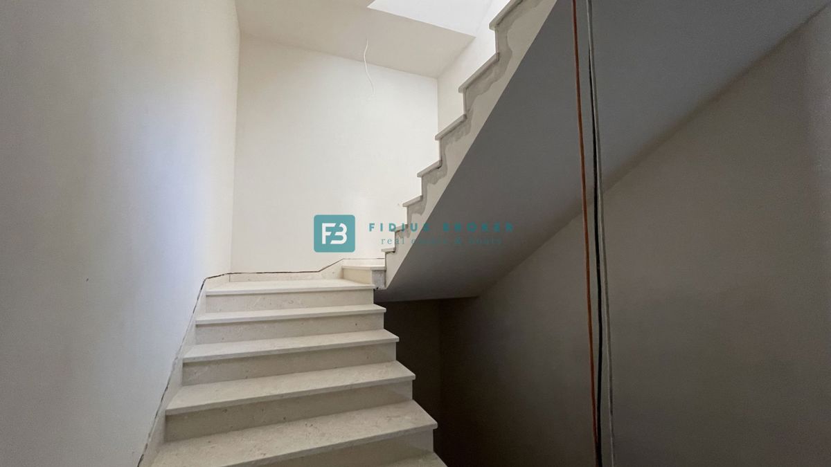 VODICE, novogradnja, 1. nadstropje, pogled na morje, 3 sobe, dvigalo, parkirišče, shramba