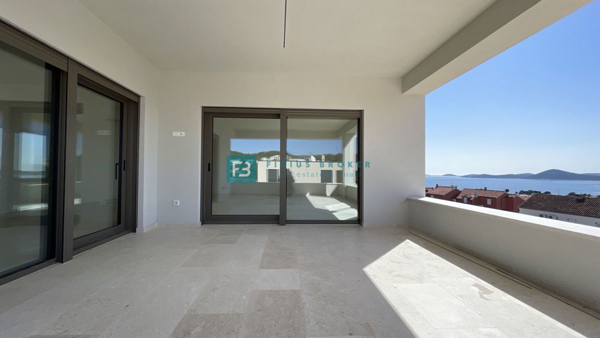 VODICE, novogradnja, 1. nadstropje, pogled na morje, 3 sobe, dvigalo, parkirišče, shramba