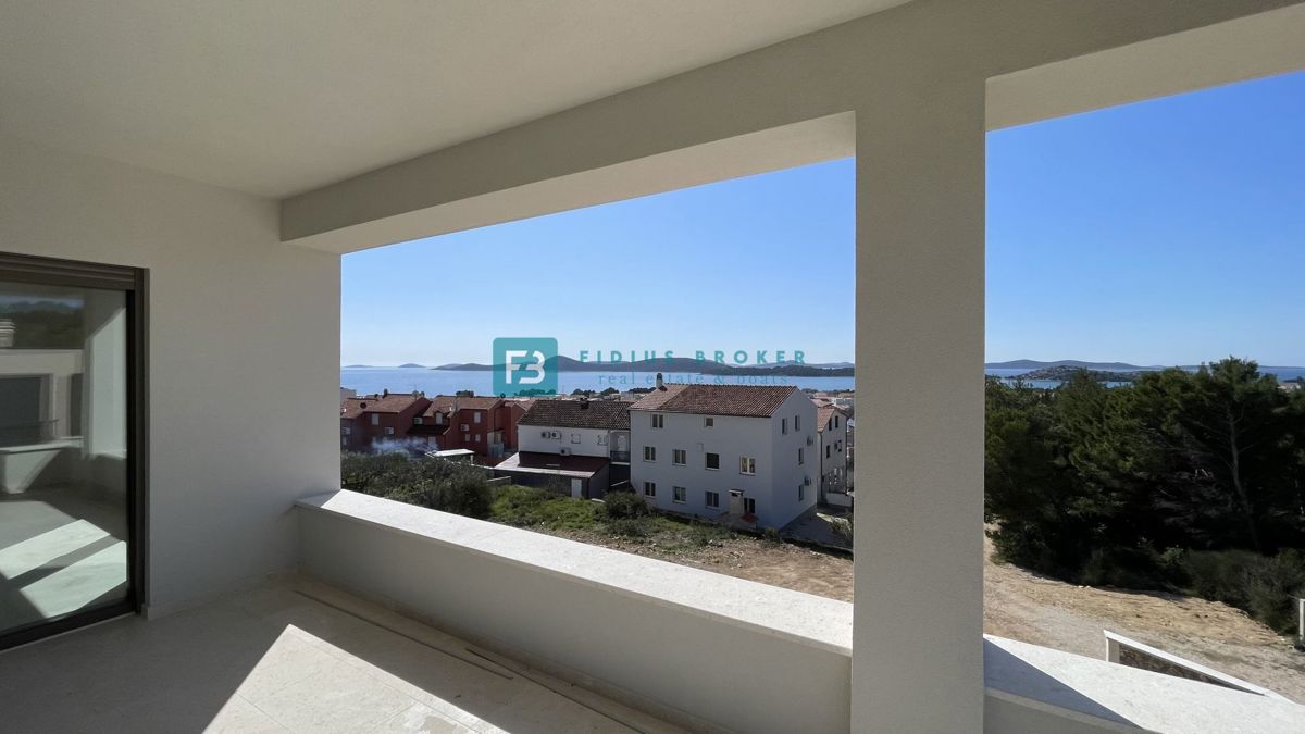 VODICE, novogradnja, 1. nadstropje, pogled na morje, 3 sobe, dvigalo, parkirišče, shramba