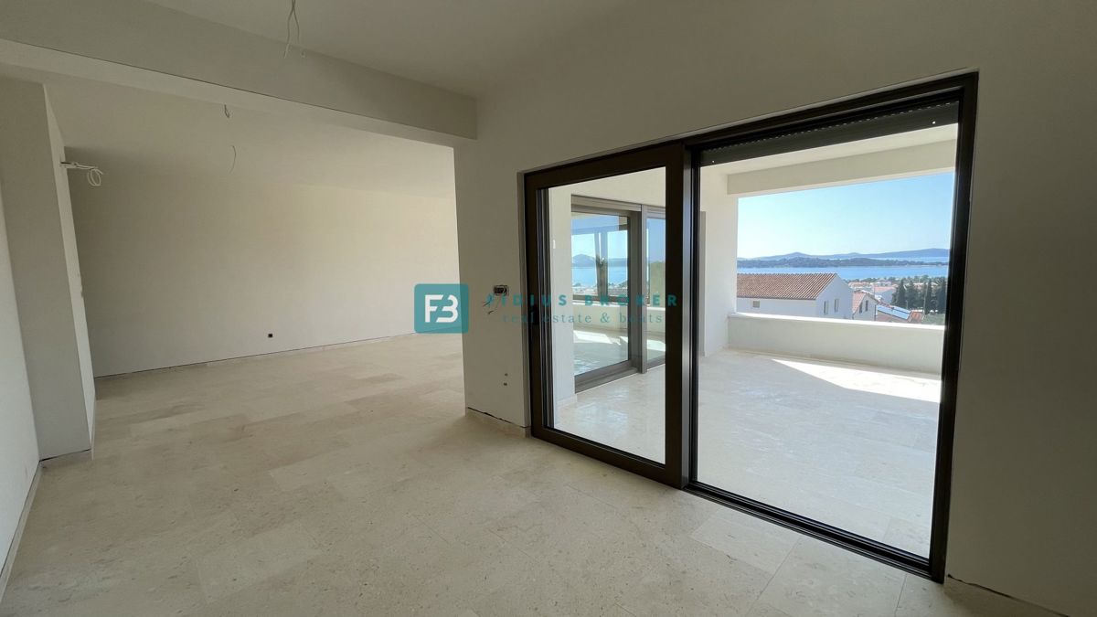 VODICE, novogradnja, 1. nadstropje, pogled na morje, 3 sobe, dvigalo, parkirišče, shramba