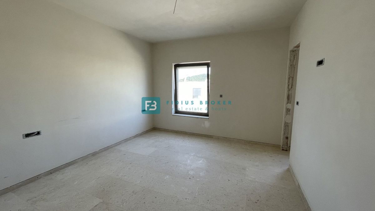 VODICE, novogradnja, 1. nadstropje, pogled na morje, 3 sobe, dvigalo, parkirišče, shramba