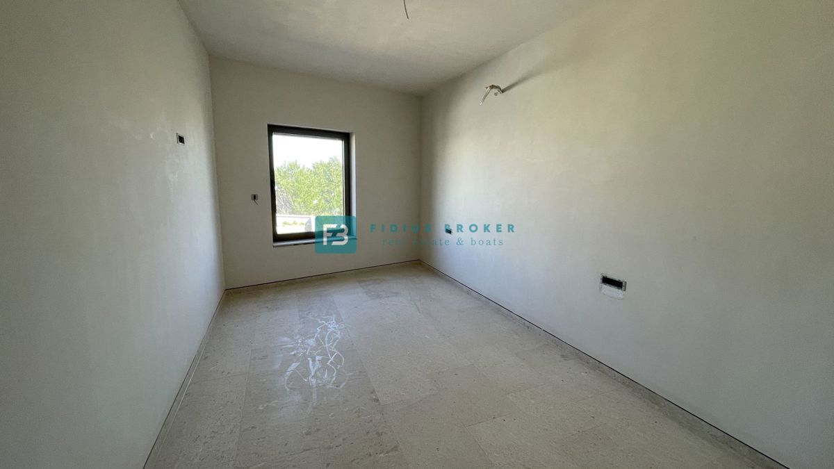 VODICE, novogradnja, 1. nadstropje, pogled na morje, 3 sobe, dvigalo, parkirišče, shramba