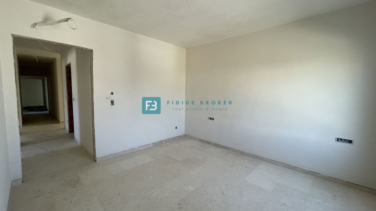 VODICE, novogradnja, 1. nadstropje, pogled na morje, 3 sobe, dvigalo, parkirišče, shramba