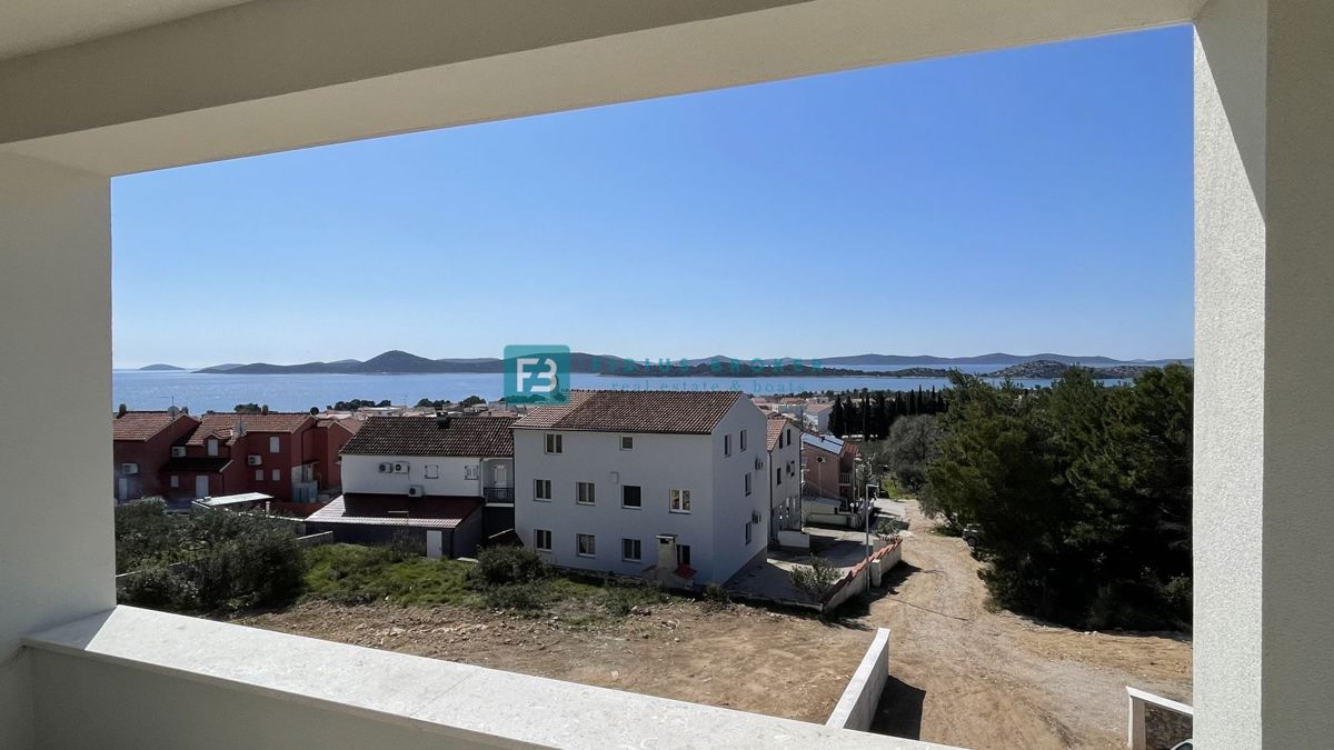VODICE, novogradnja, 1. nadstropje, pogled na morje, 3 sobe, dvigalo, parkirišče, shramba