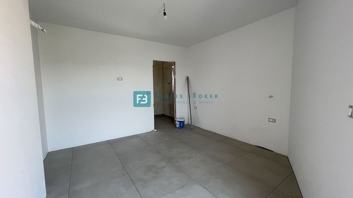 VODICE, novo, luksuzno stanovanje, vrhunska lokacija, 50 m do plaže, 1. nadstropje, terasa, dvigalo