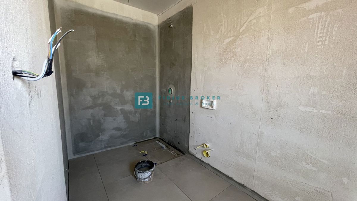 VODICE, novo, luksuzno stanovanje, vrhunska lokacija, 50 m do plaže, 1. nadstropje, terasa, dvigalo