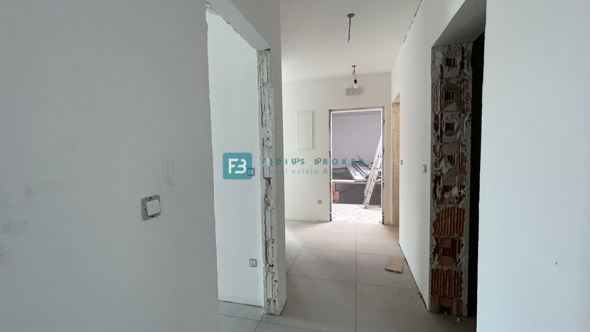 VODICE, novo, luksuzno stanovanje, vrhunska lokacija, 50 m do plaže, 1. nadstropje, terasa, dvigalo