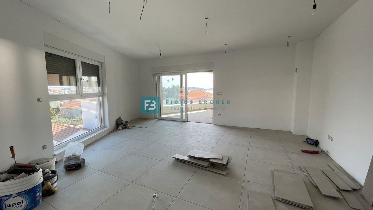 VODICE, novo, luksuzno stanovanje, vrhunska lokacija, 50 m do plaže, 1. nadstropje, terasa, dvigalo