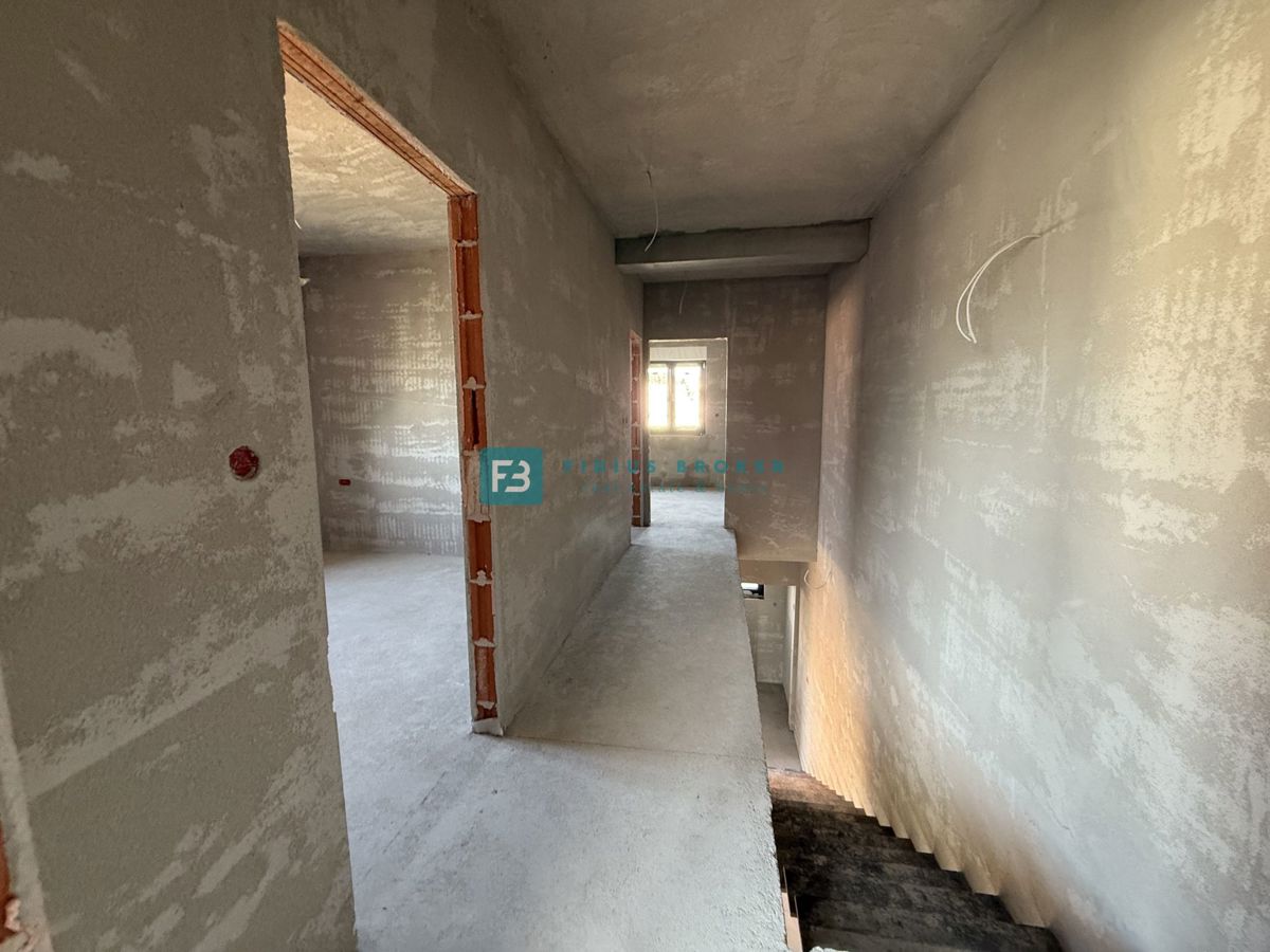 VODICE, novogradnja, dvojček, 650 m od morja, vrt 120 m2, S1