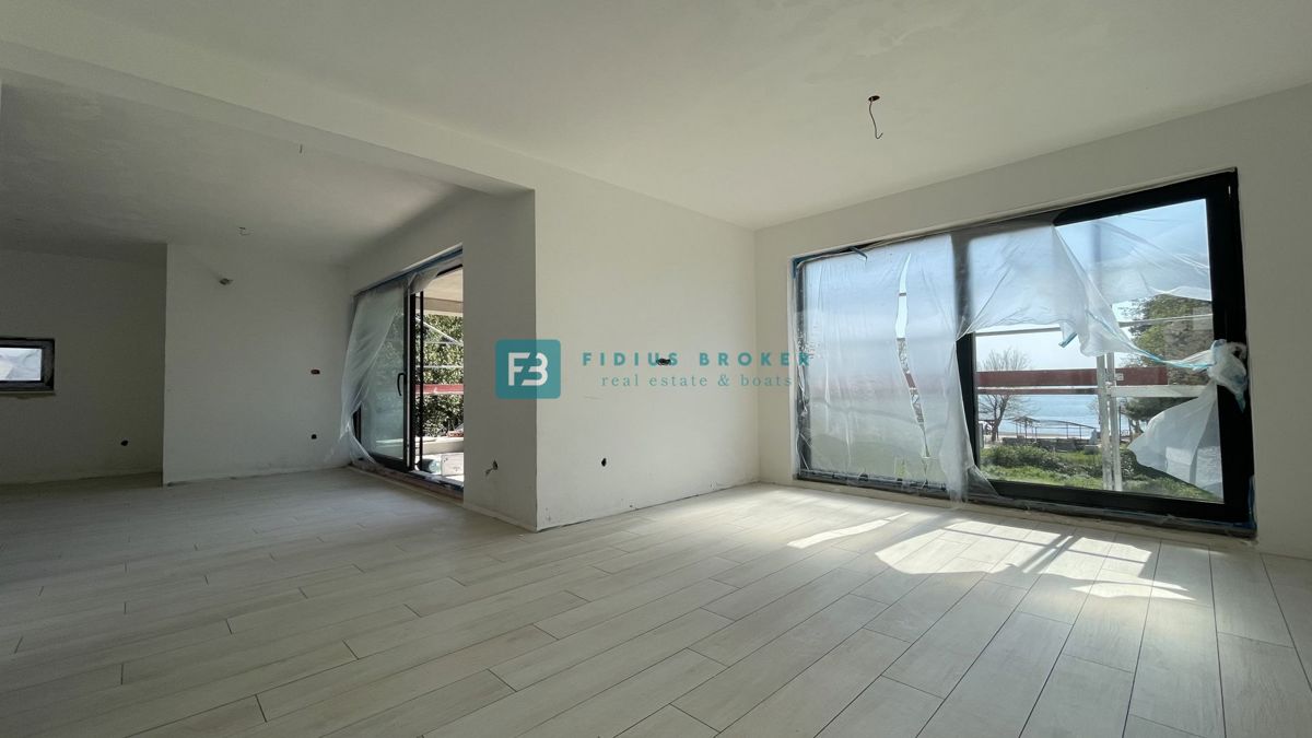 VODICE, novogradnja, luksuzno stanovanje, 70 m od plaže, pogled na morje, 3 spalnice