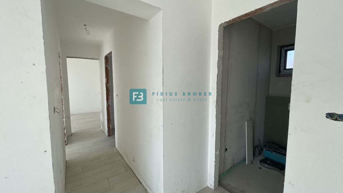 VODICE, novogradnja, luksuzno stanovanje, 70 m od plaže, pogled na morje, 3 spalnice