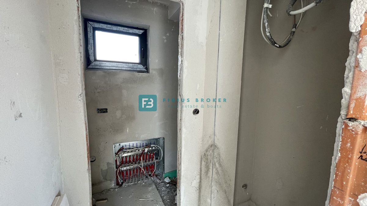 VODICE, novogradnja, luksuzno stanovanje, 70 m od plaže, pogled na morje, 3 spalnice