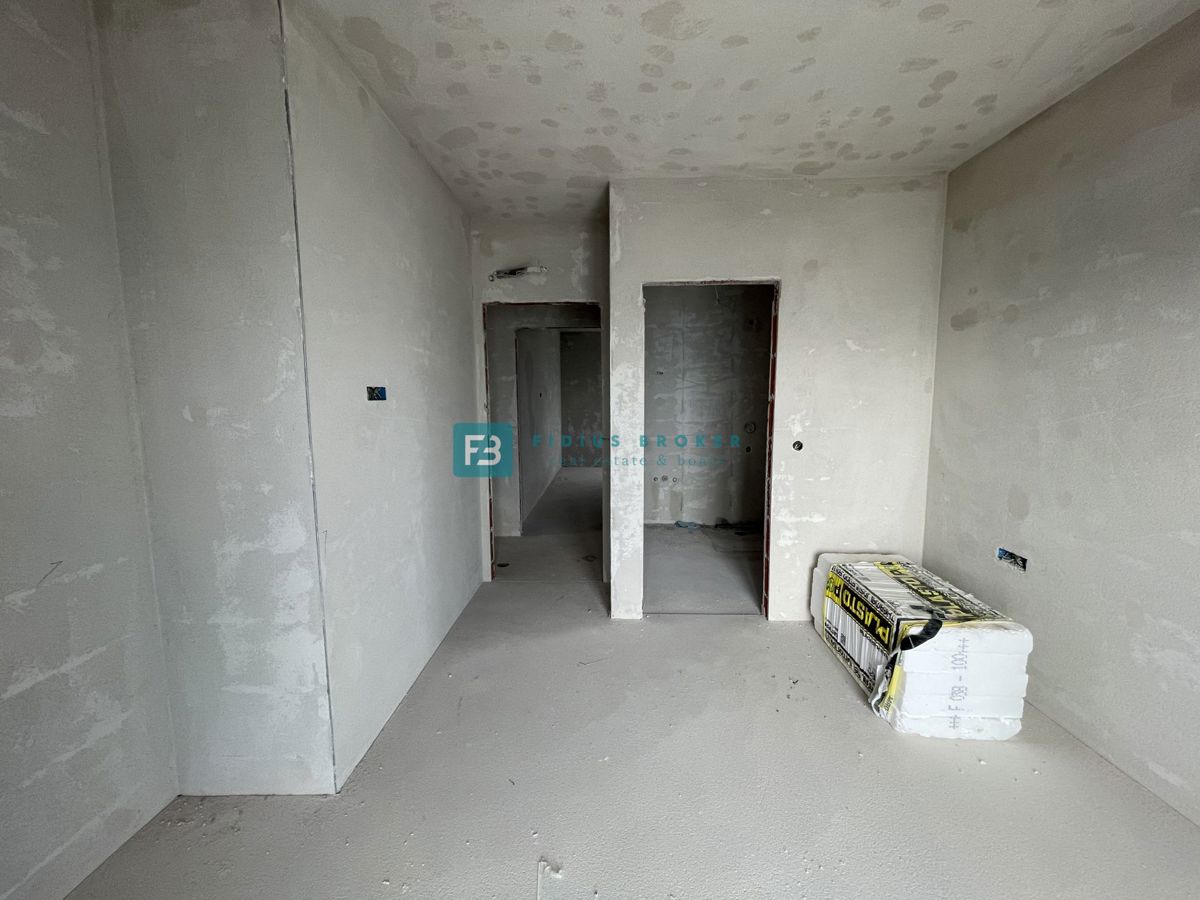 VODICE, novogradnja, 2. nadstropje, pogled na morje, 3 spalnice, 2 parkirni mesti