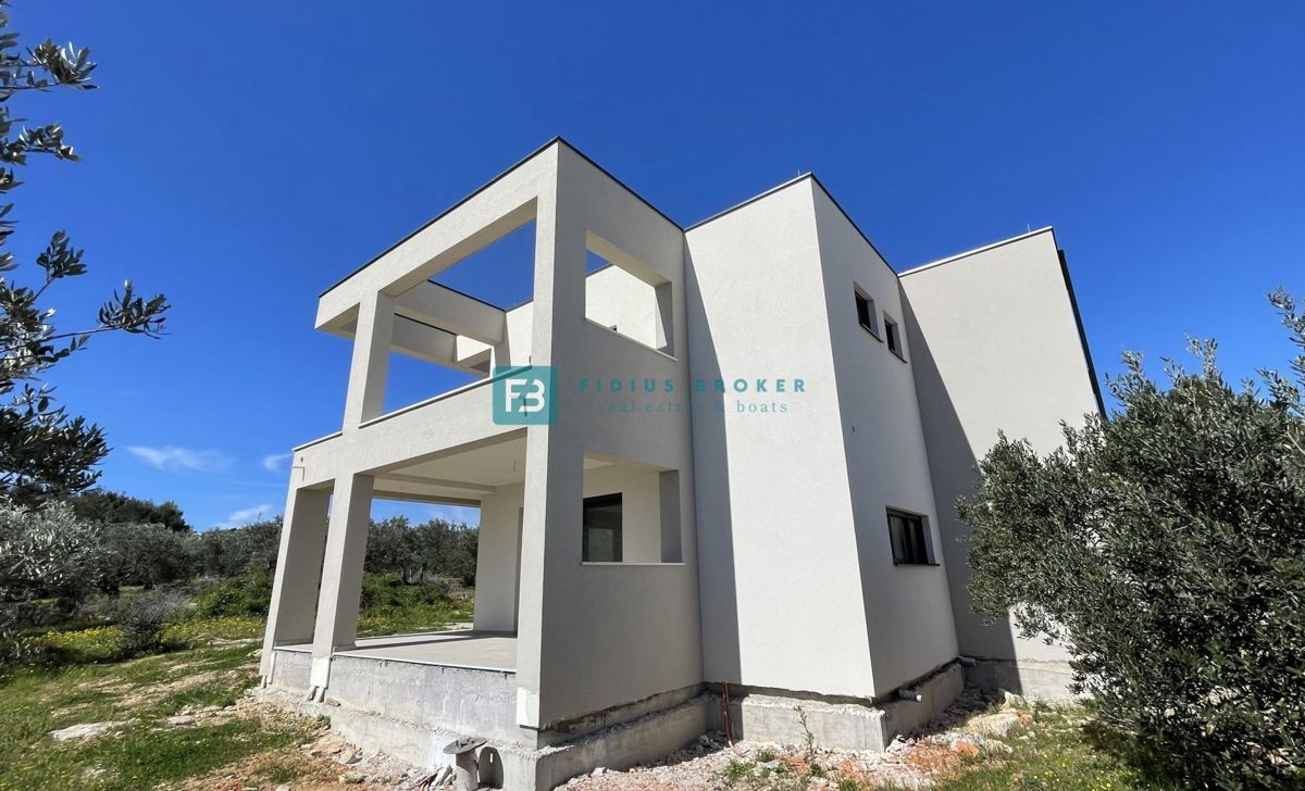 VODICE, novogradnja, samostojna luksuzna vila, bazen