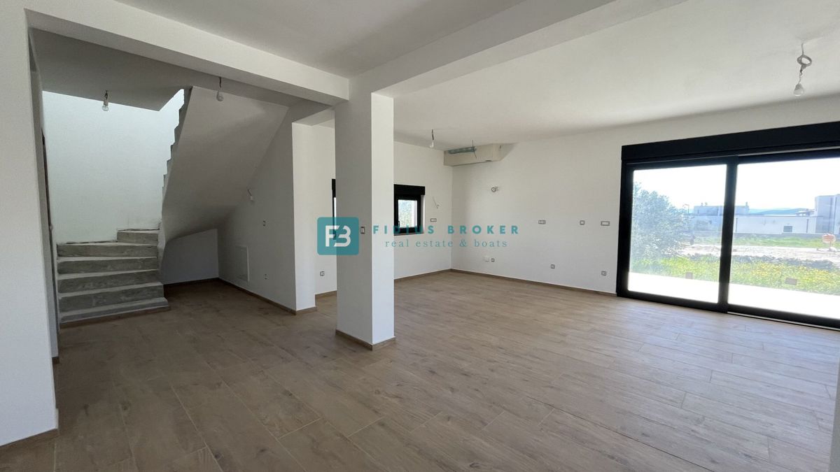 VODICE, novogradnja, samostojna luksuzna vila, bazen