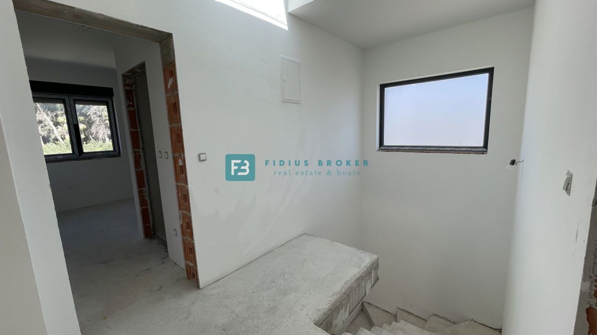 VODICE, novogradnja, samostojna luksuzna vila, bazen