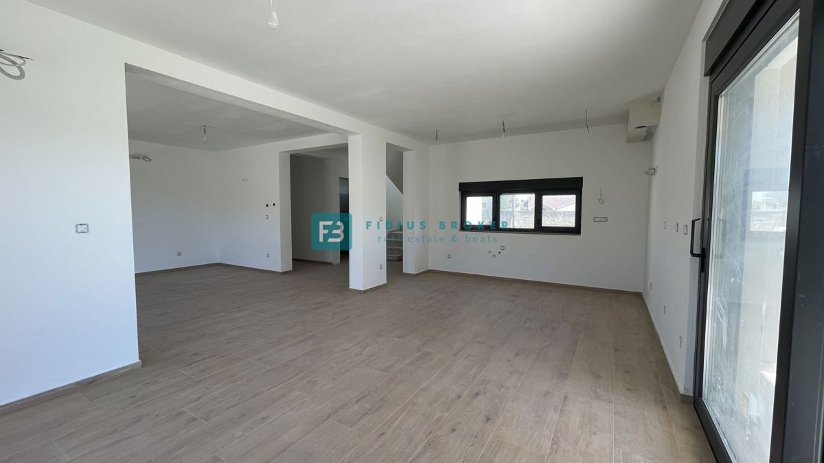 VODICE, novogradnja, samostojna luksuzna vila, bazen