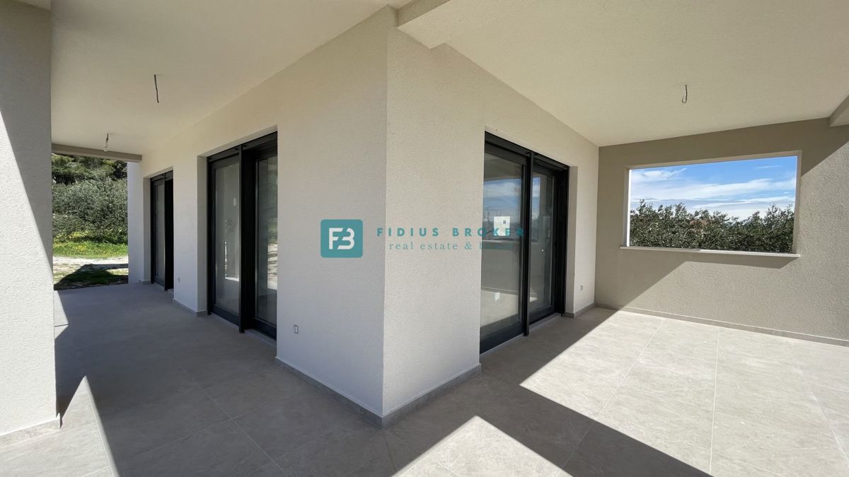 VODICE, novogradnja, samostojna luksuzna vila, bazen