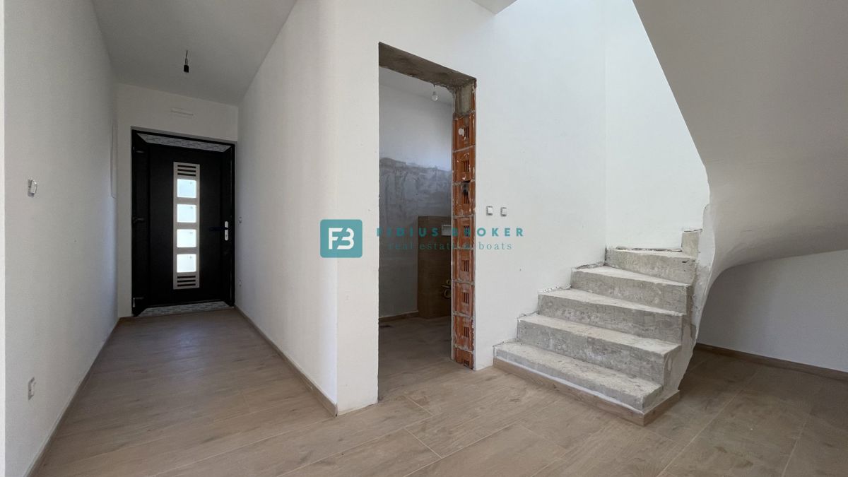 VODICE, novogradnja, samostojna luksuzna vila, bazen