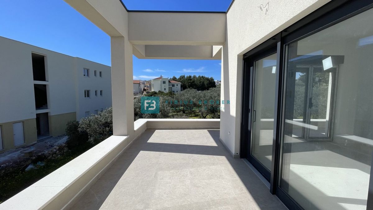 VODICE, novogradnja, samostojna luksuzna vila, bazen