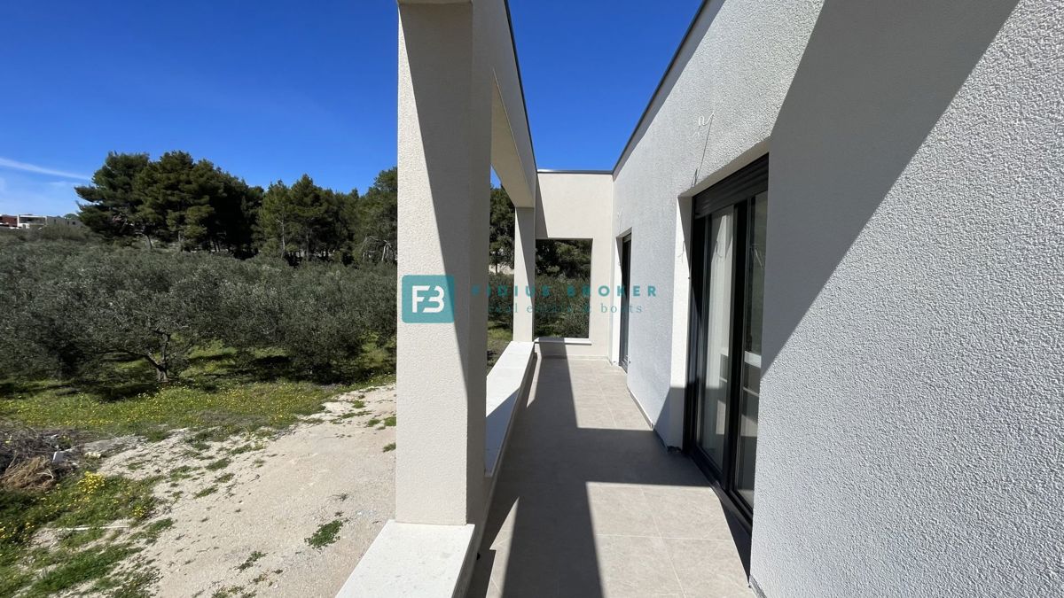 VODICE, novogradnja, samostojna luksuzna vila, bazen