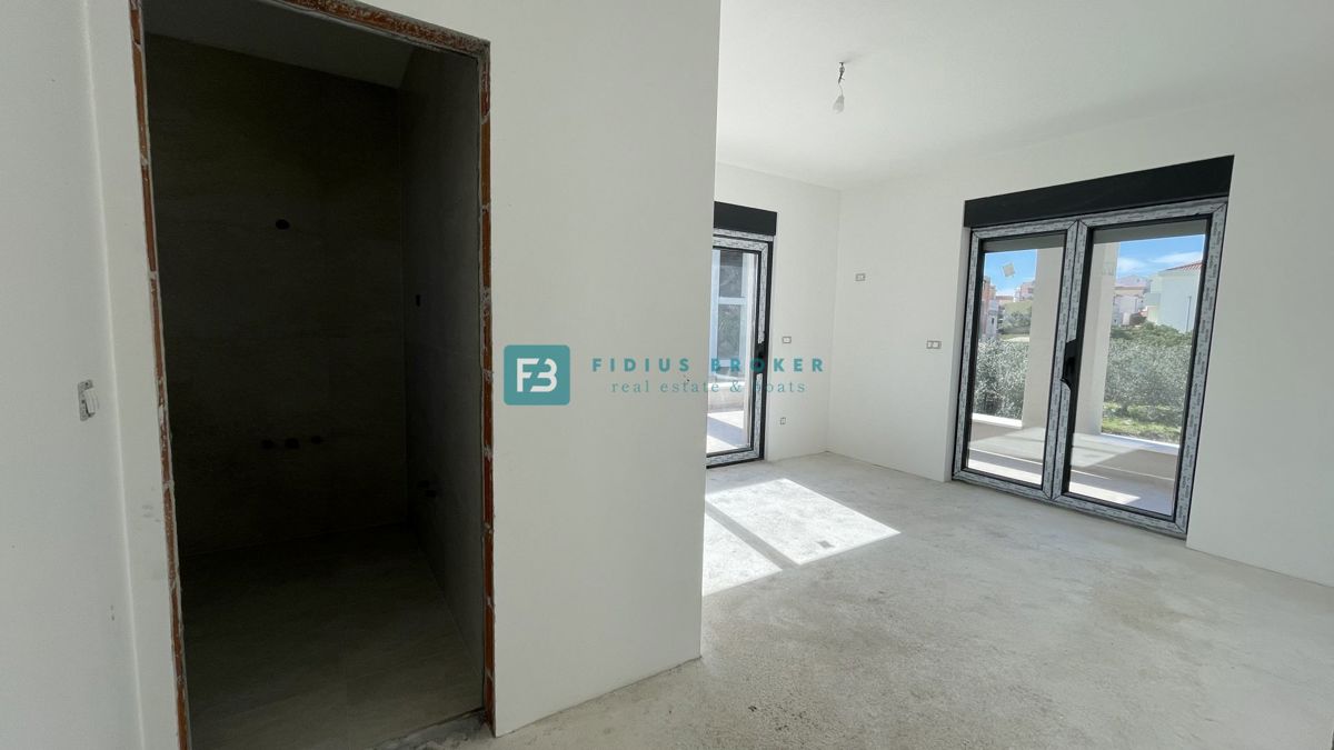 VODICE, novogradnja, samostojna luksuzna vila, bazen