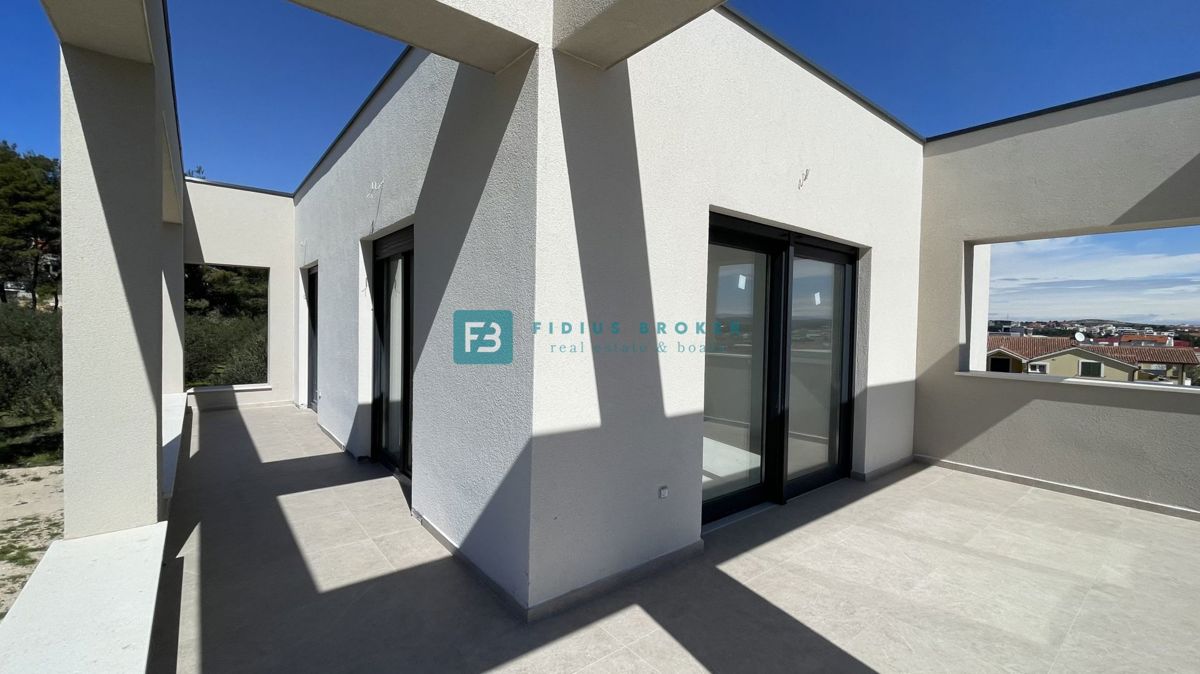 VODICE, novogradnja, samostojna luksuzna vila, bazen