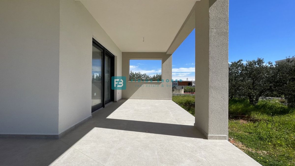 VODICE, novogradnja, samostojna luksuzna vila, bazen