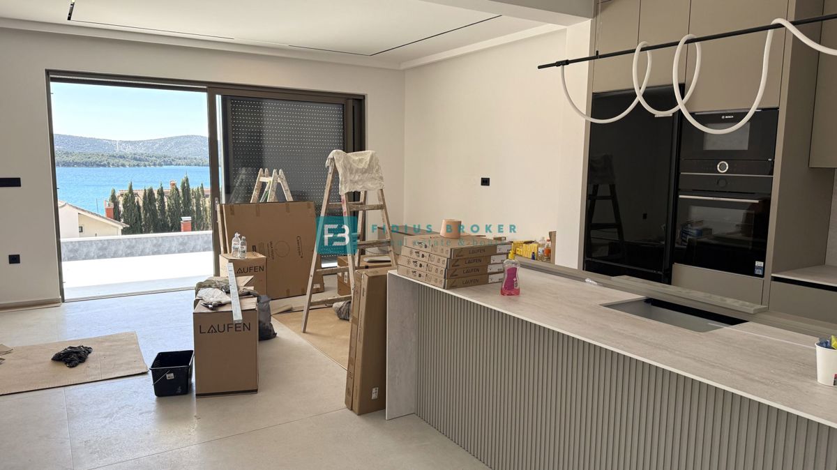 ŽABORIĆ, nova, luksuzno opremljena vila, panoramski razgled, 150 m od morja, bazen, garaža