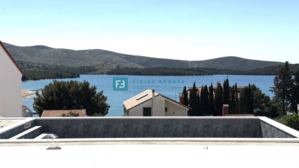 ŽABORIĆ, nova, luksuzno opremljena vila, panoramski razgled, 150 m od morja, bazen, garaža