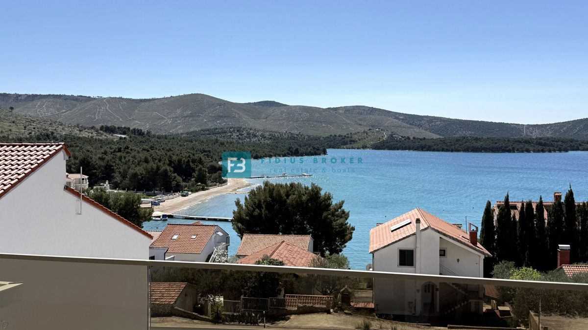 ŽABORIĆ, nova, luksuzno opremljena vila, panoramski razgled, 150 m od morja, bazen, garaža