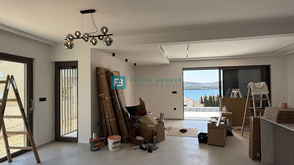 ŽABORIĆ, nova, luksuzno opremljena vila, panoramski razgled, 150 m od morja, bazen, garaža