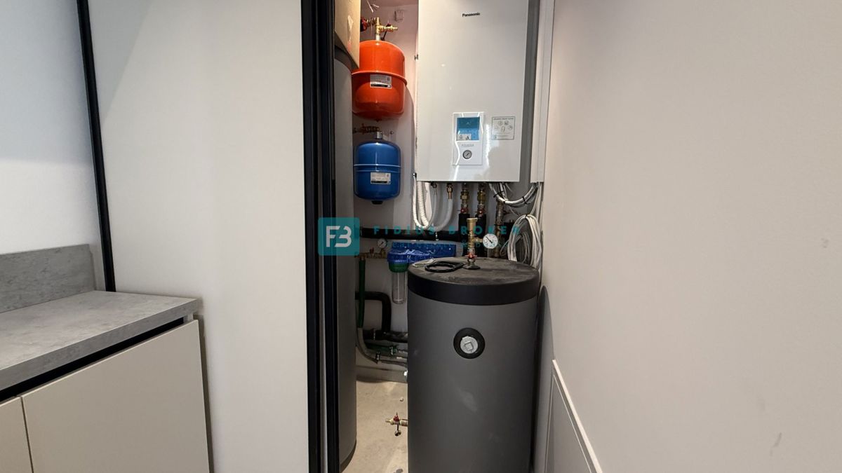 ŽABORIĆ, nova, luksuzno opremljena vila, panoramski razgled, 150 m od morja, bazen, garaža