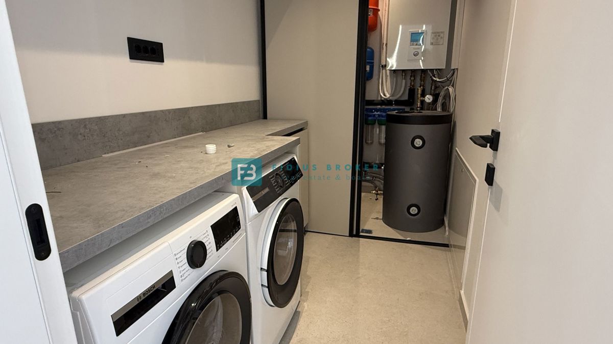 ŽABORIĆ, nova, luksuzno opremljena vila, panoramski razgled, 150 m od morja, bazen, garaža