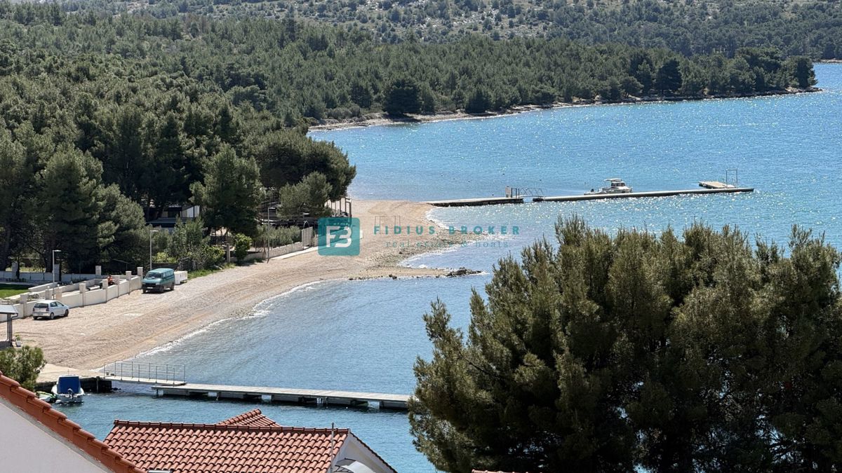 ŽABORIĆ, nova, luksuzno opremljena vila, panoramski razgled, 150 m od morja, bazen, garaža