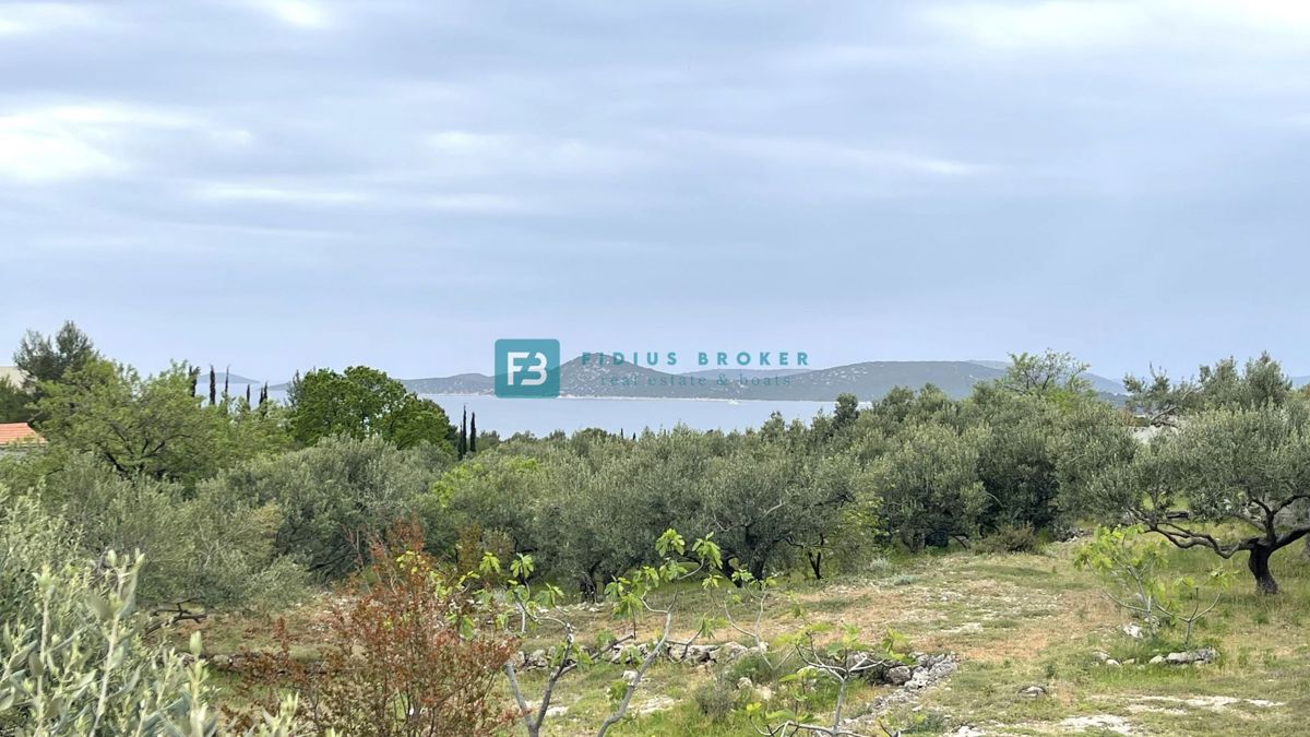 VODICE, novogradnja, pol samostojna hiša, panoramski razgled, bazen, strešna terasa